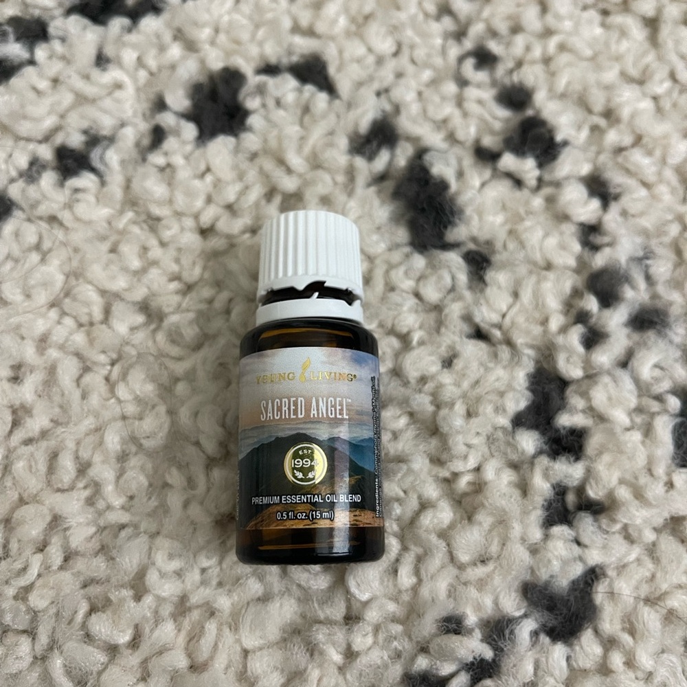 Sacred angel young living

Brand new oil / open not used